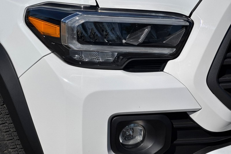 Toyota Tacoma 4WD Vehicle Full-screen Gallery Image 45