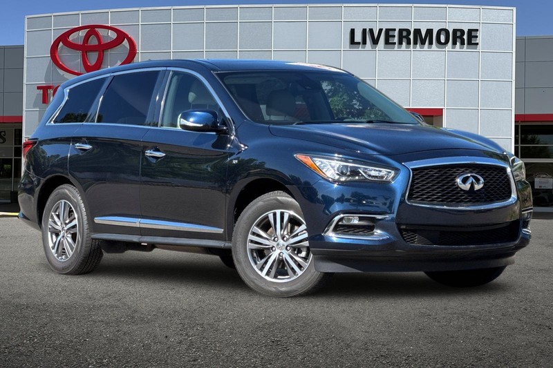 INFINITI QX60 Vehicle Full-screen Gallery Image 02
