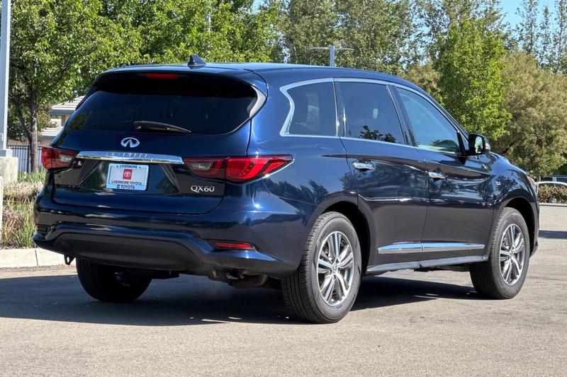 INFINITI QX60 Vehicle Full-screen Gallery Image 04