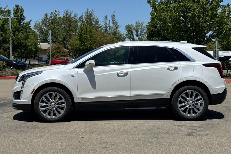 Cadillac XT5 Vehicle Full-screen Gallery Image 07