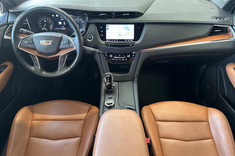 Cadillac XT5 Vehicle Full-screen Gallery Image 15