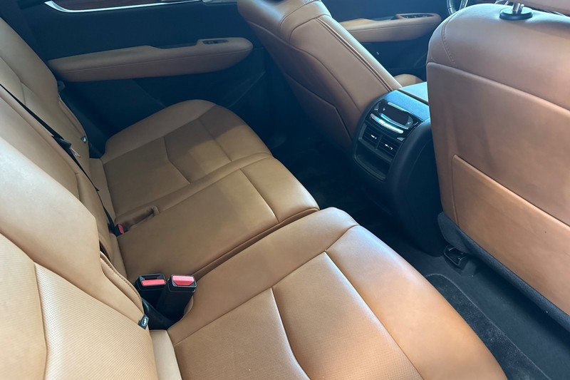 Cadillac XT5 Vehicle Full-screen Gallery Image 18