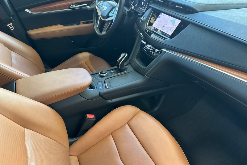 Cadillac XT5 Vehicle Full-screen Gallery Image 19