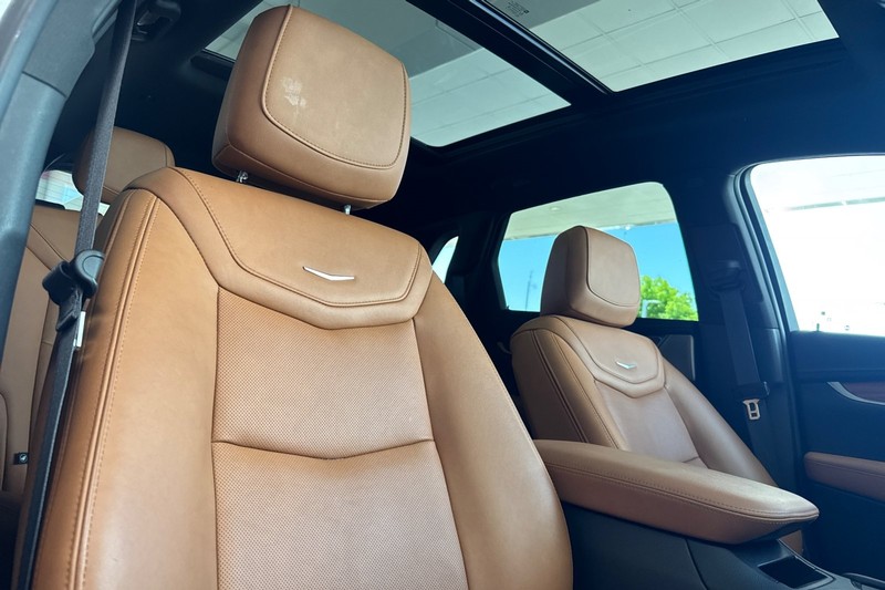 Cadillac XT5 Vehicle Full-screen Gallery Image 20