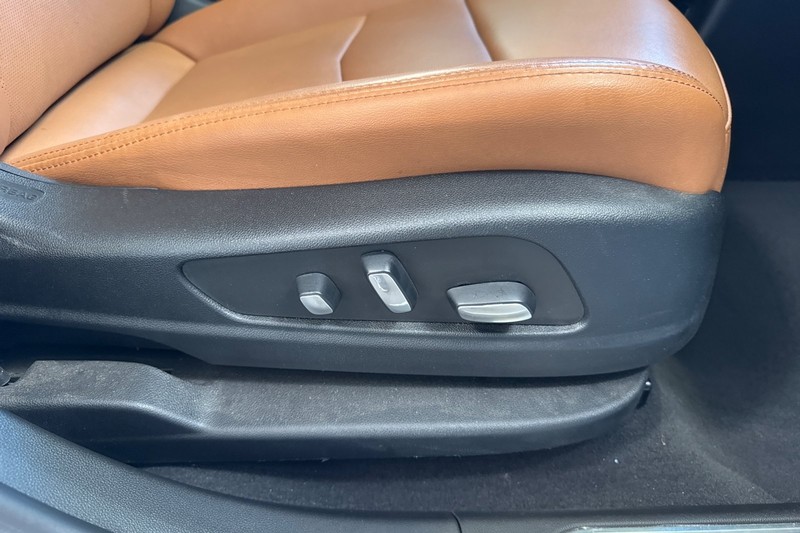 Cadillac XT5 Vehicle Full-screen Gallery Image 23