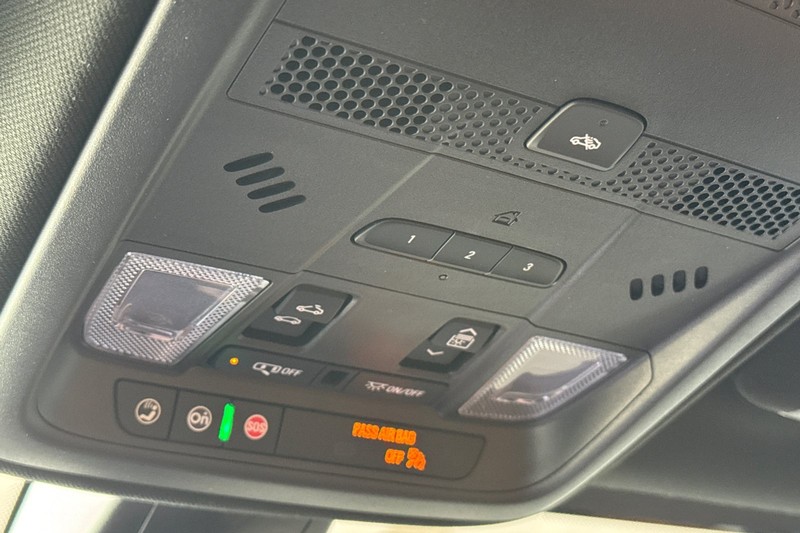 Cadillac XT5 Vehicle Full-screen Gallery Image 24