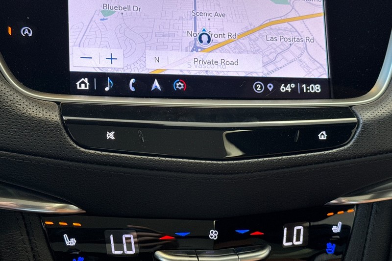 Cadillac XT5 Vehicle Full-screen Gallery Image 31