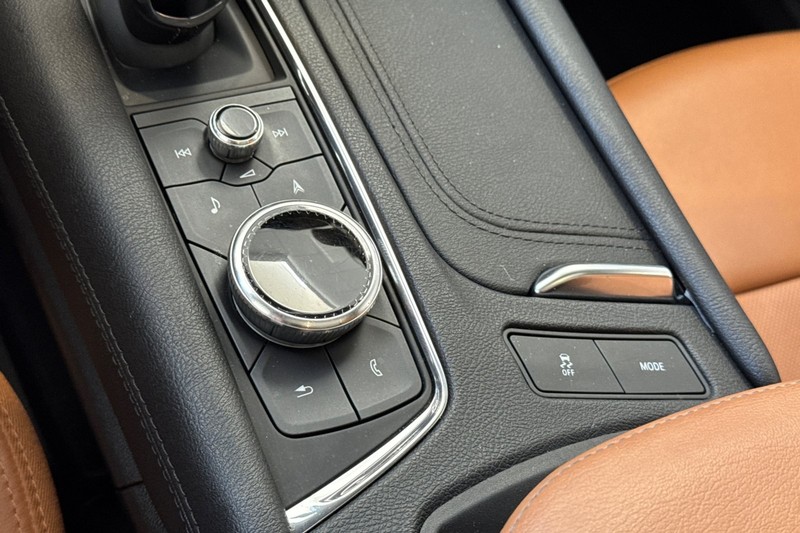 Cadillac XT5 Vehicle Full-screen Gallery Image 32