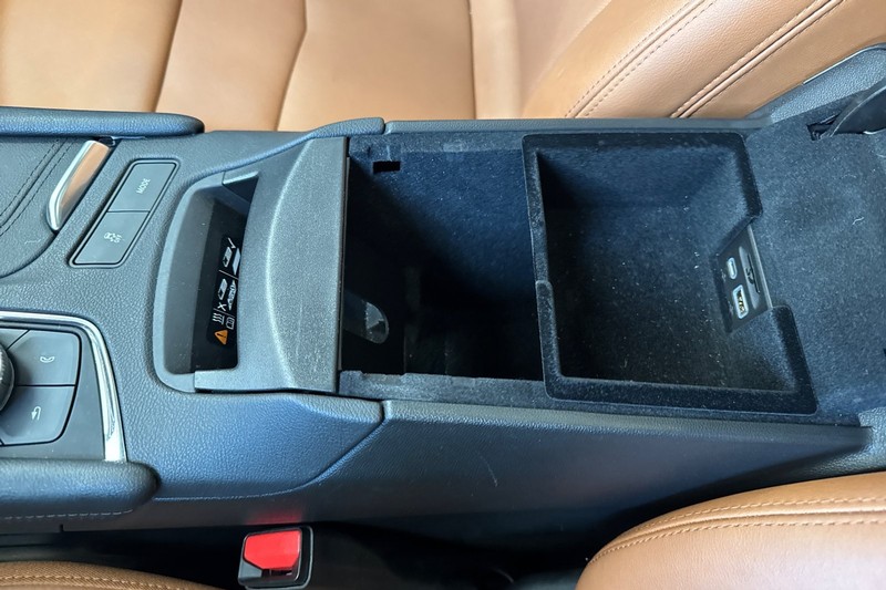 Cadillac XT5 Vehicle Full-screen Gallery Image 33