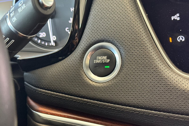 Cadillac XT5 Vehicle Full-screen Gallery Image 35