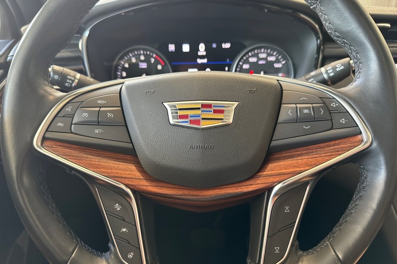 Cadillac XT5 Vehicle Full-screen Gallery Image 36