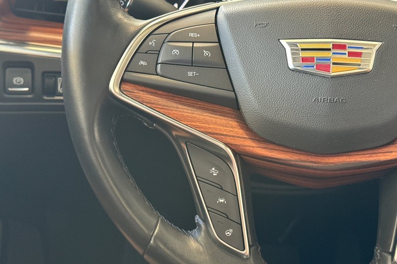 Cadillac XT5 Vehicle Full-screen Gallery Image 37