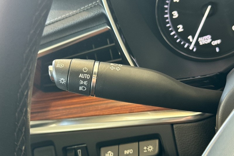 Cadillac XT5 Vehicle Full-screen Gallery Image 38