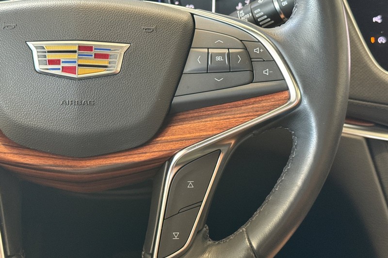 Cadillac XT5 Vehicle Full-screen Gallery Image 39