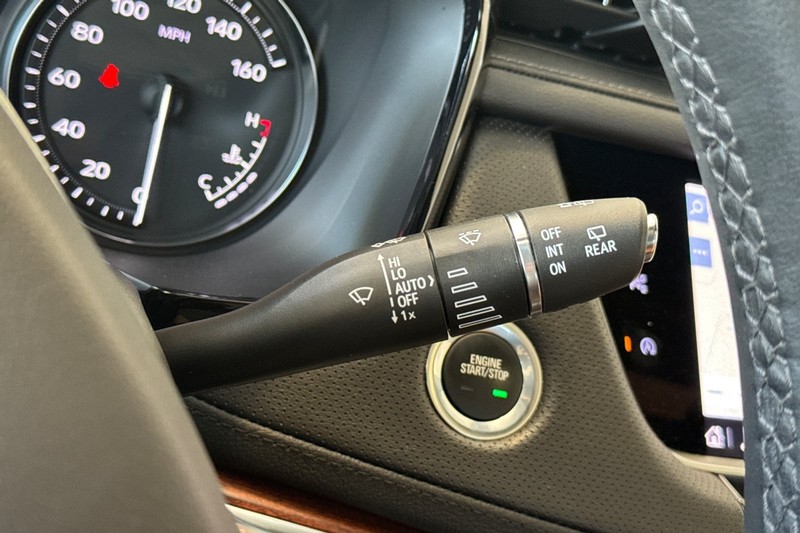 Cadillac XT5 Vehicle Full-screen Gallery Image 40
