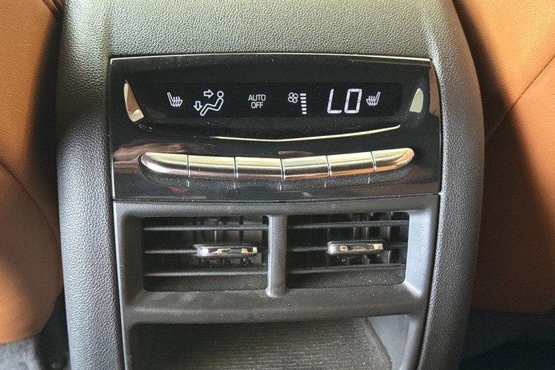 Cadillac XT5 Vehicle Full-screen Gallery Image 44