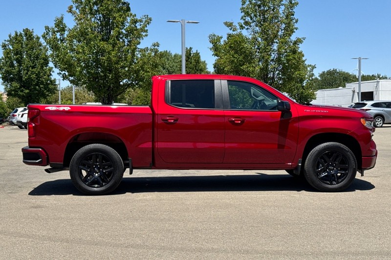 Chevrolet Silverado 1500 Vehicle Full-screen Gallery Image 03