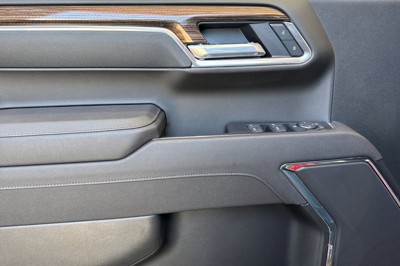 Chevrolet Silverado 1500 Vehicle Full-screen Gallery Image 11