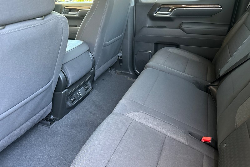Chevrolet Silverado 1500 Vehicle Full-screen Gallery Image 14