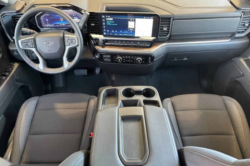 Chevrolet Silverado 1500 Vehicle Full-screen Gallery Image 15