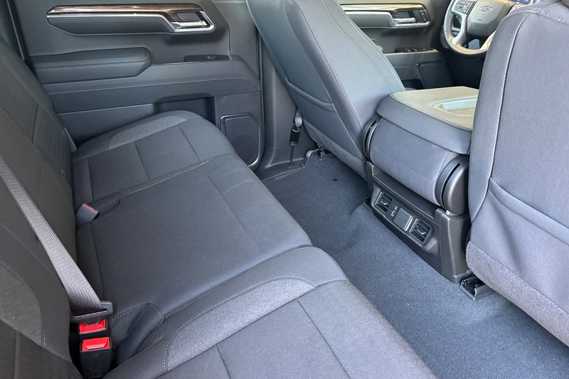 Chevrolet Silverado 1500 Vehicle Full-screen Gallery Image 17