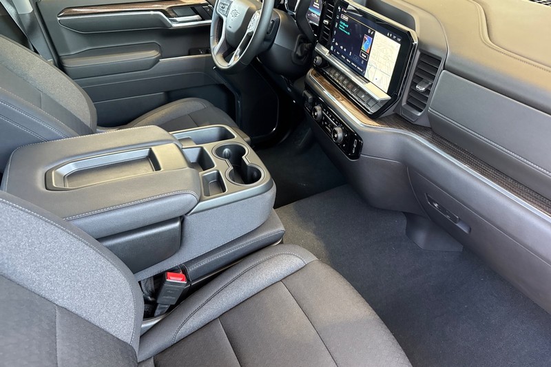 Chevrolet Silverado 1500 Vehicle Full-screen Gallery Image 18