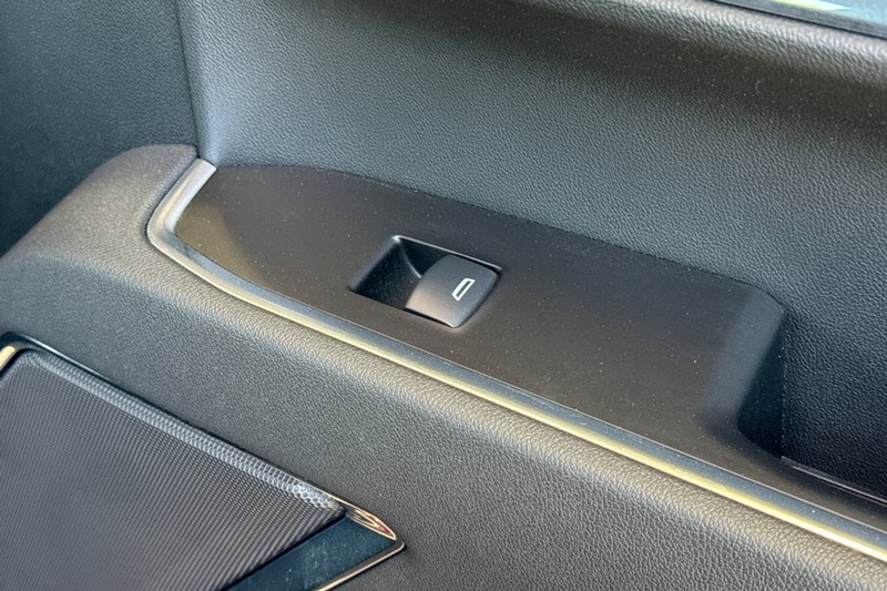 Chevrolet Silverado 1500 Vehicle Full-screen Gallery Image 21