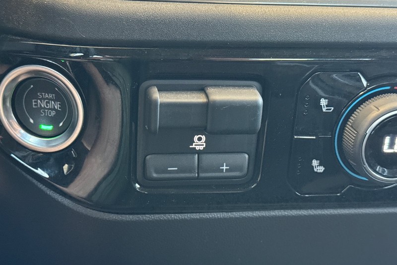 Chevrolet Silverado 1500 Vehicle Full-screen Gallery Image 31