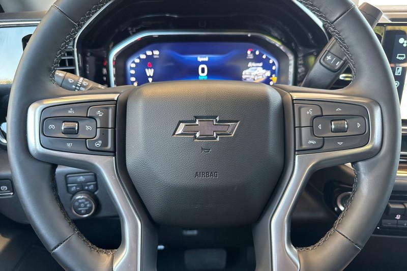 Chevrolet Silverado 1500 Vehicle Full-screen Gallery Image 35
