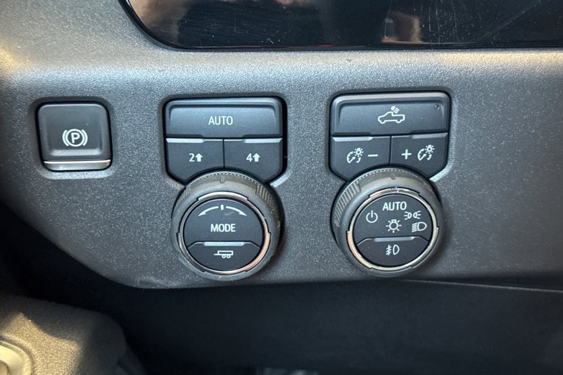 Chevrolet Silverado 1500 Vehicle Full-screen Gallery Image 41