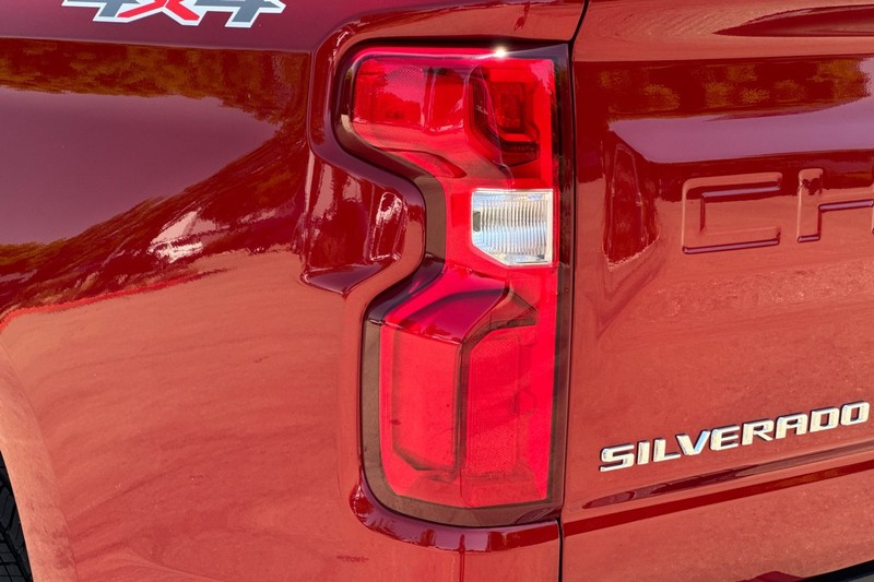 Chevrolet Silverado 1500 Vehicle Full-screen Gallery Image 48