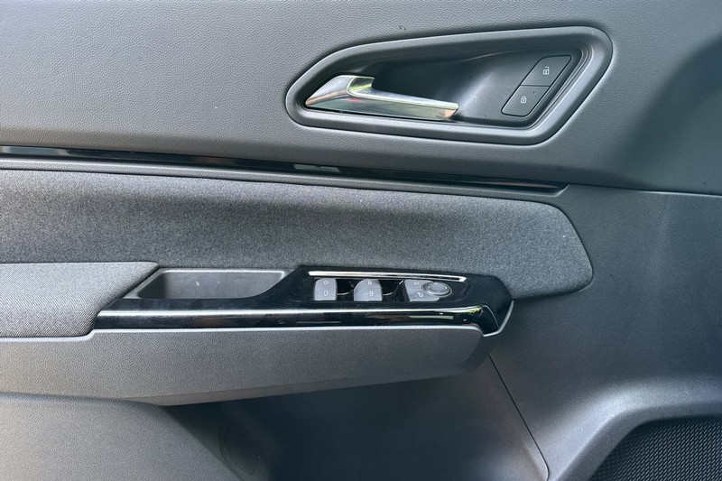 Honda Prologue Vehicle Full-screen Gallery Image 11