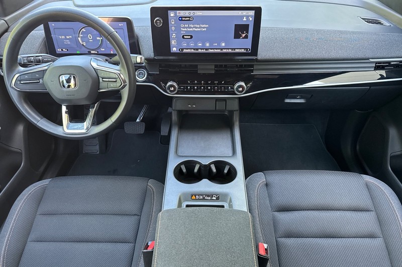 Honda Prologue Vehicle Full-screen Gallery Image 15