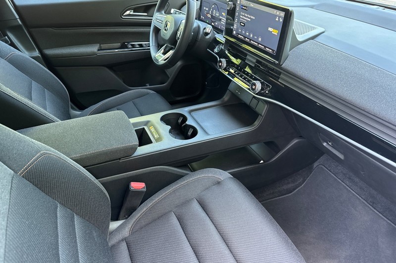 Honda Prologue Vehicle Full-screen Gallery Image 19
