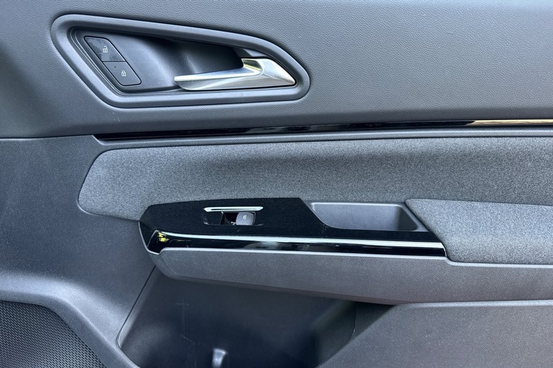 Honda Prologue Vehicle Full-screen Gallery Image 21