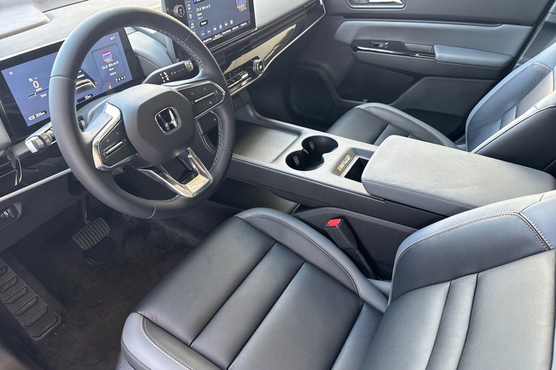 Honda Prologue Vehicle Full-screen Gallery Image 10