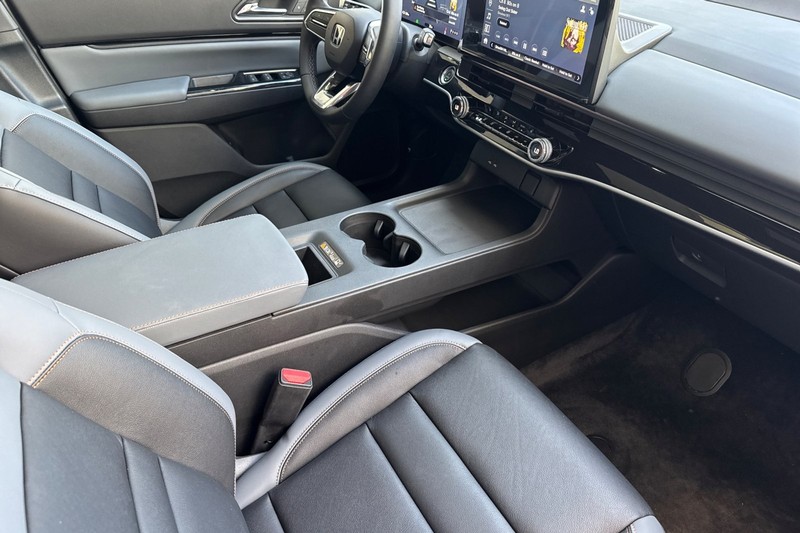 Honda Prologue Vehicle Full-screen Gallery Image 19