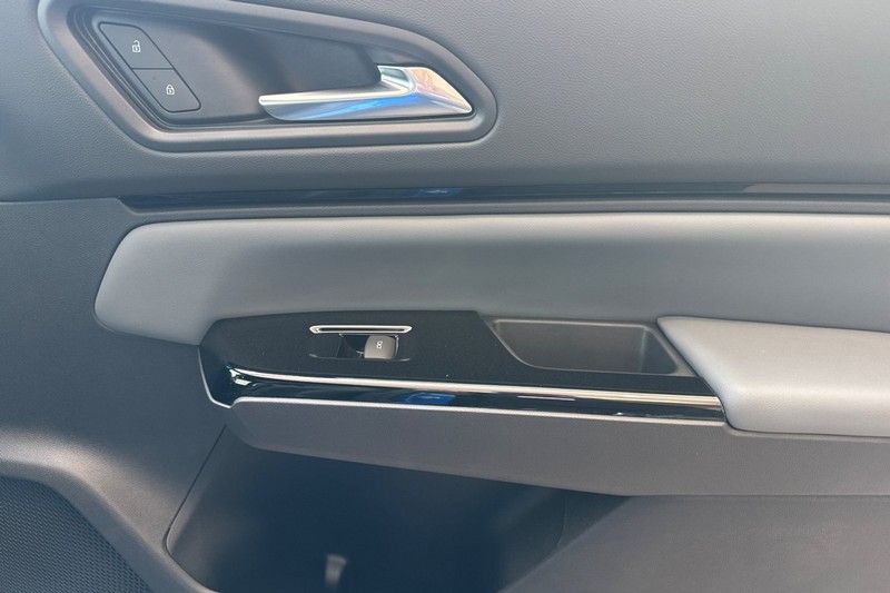 Honda Prologue Vehicle Full-screen Gallery Image 21