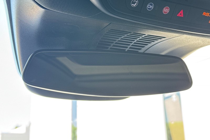 Honda Prologue Vehicle Full-screen Gallery Image 25