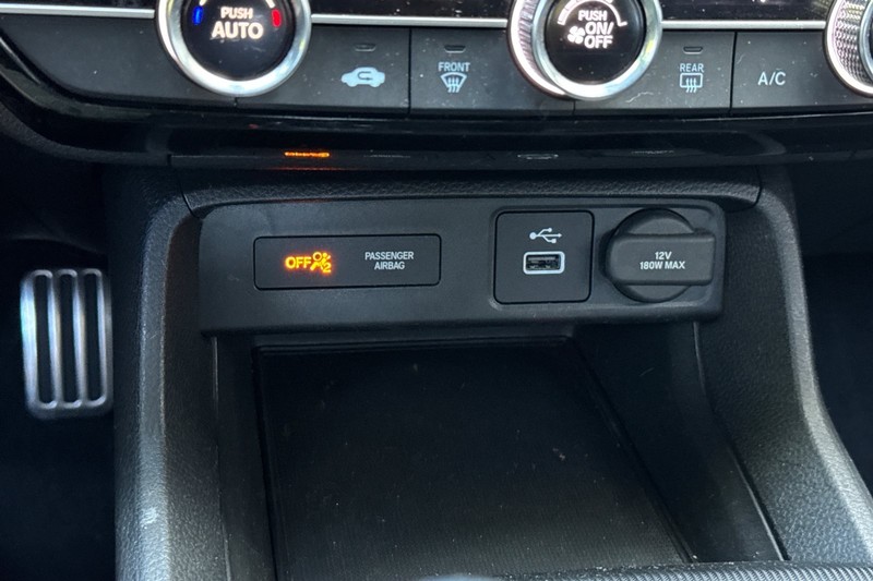 Honda Civic Sedan Vehicle Full-screen Gallery Image 30
