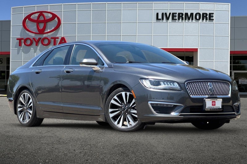 Lincoln MKZ Vehicle Full-screen Gallery Image 02