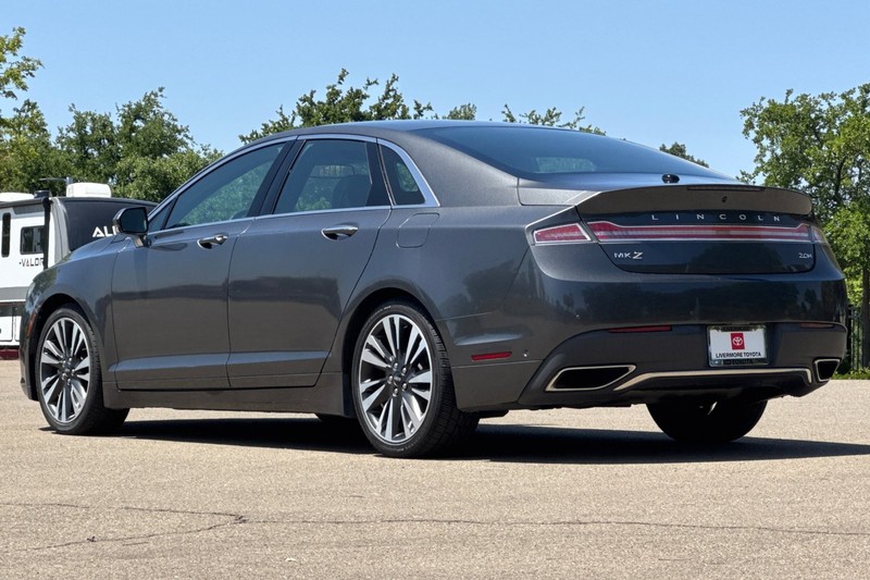 Lincoln MKZ Vehicle Full-screen Gallery Image 06