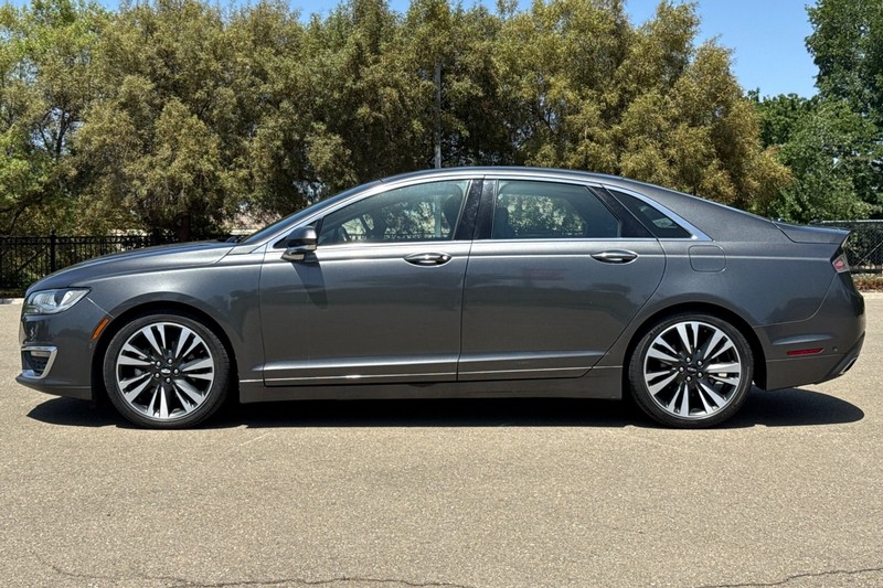 Lincoln MKZ Vehicle Full-screen Gallery Image 07