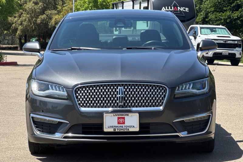 Lincoln MKZ Vehicle Full-screen Gallery Image 09