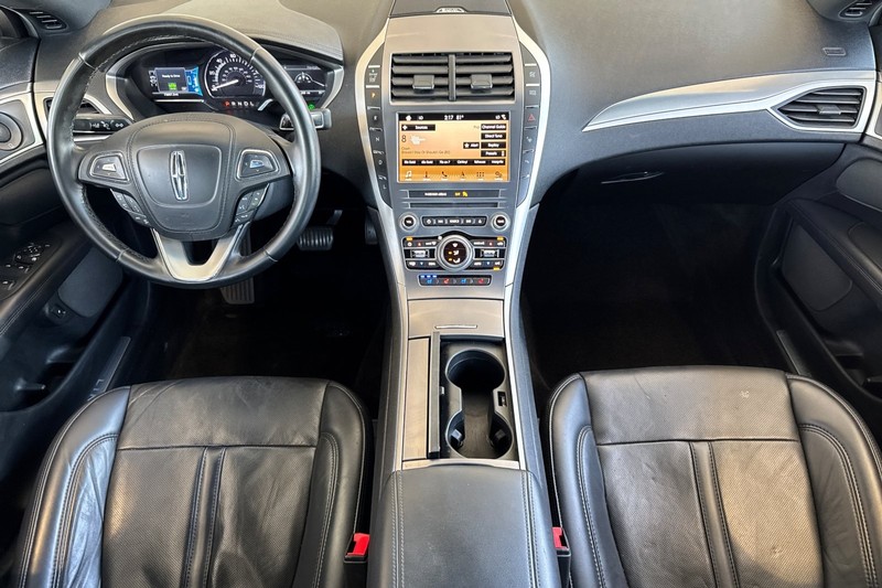 Lincoln MKZ Vehicle Full-screen Gallery Image 15