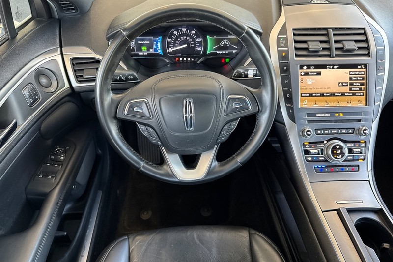 Lincoln MKZ Vehicle Full-screen Gallery Image 16
