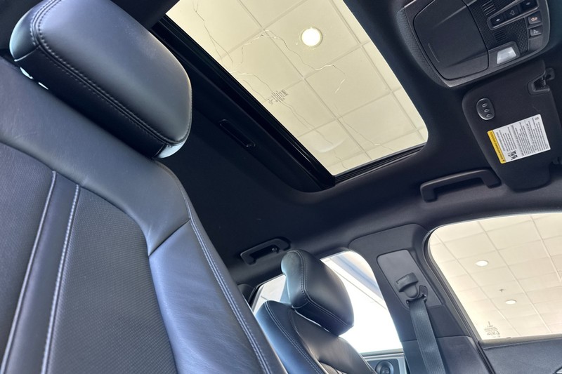 Lincoln MKZ Vehicle Full-screen Gallery Image 19