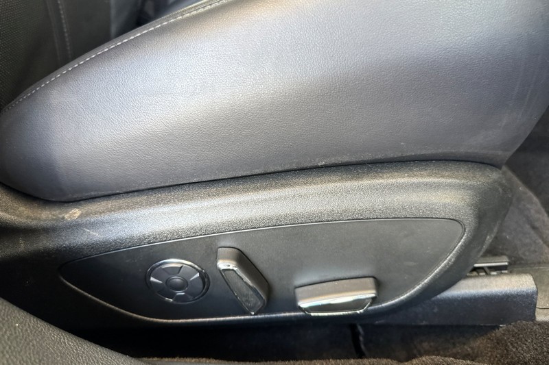 Lincoln MKZ Vehicle Full-screen Gallery Image 22