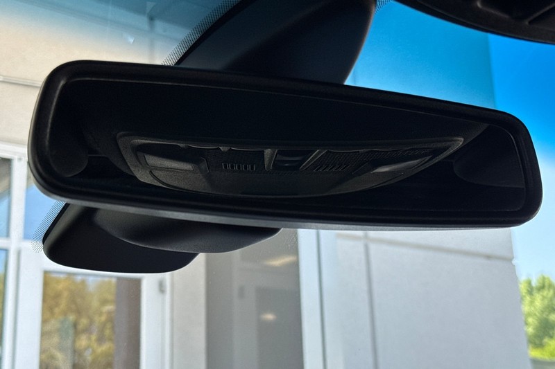 Lincoln MKZ Vehicle Full-screen Gallery Image 24