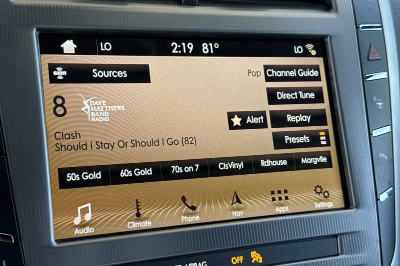 Lincoln MKZ Vehicle Full-screen Gallery Image 25